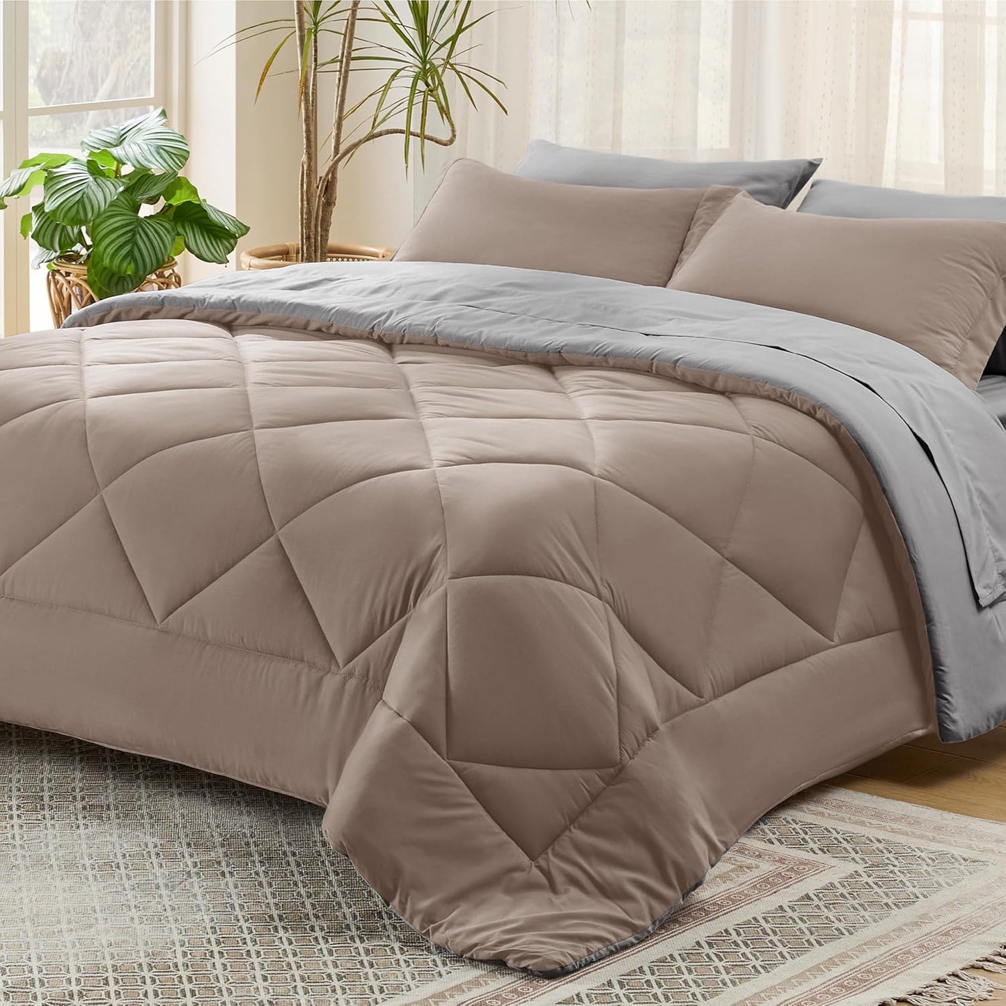 7 Pieces Reversible Comforter Set - Queen