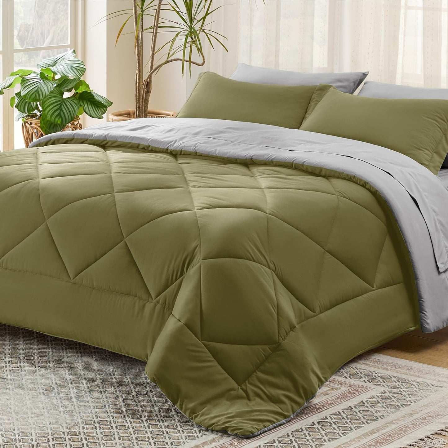 7 Pieces Reversible Comforter Set - Queen