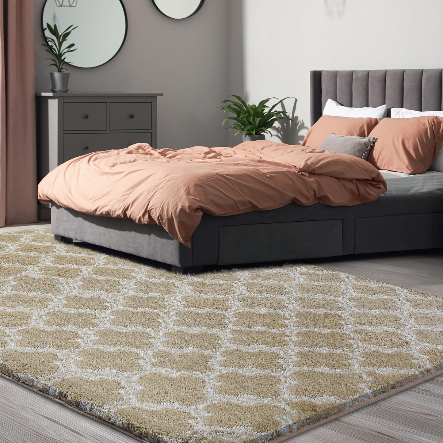 Beige/White Area Rug(5' x 7')